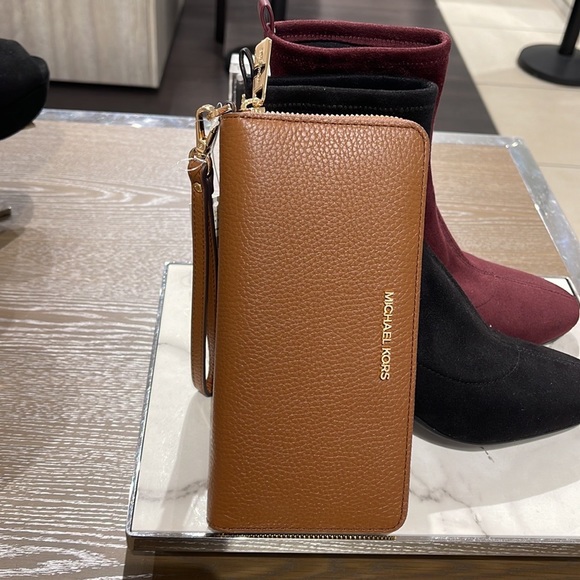 MICHAEL KORS LARGE TRAVEL CONTINENTAL WRISTLET WALLET PHONEHOLDER LUGGAGE - Picture 6 of 16